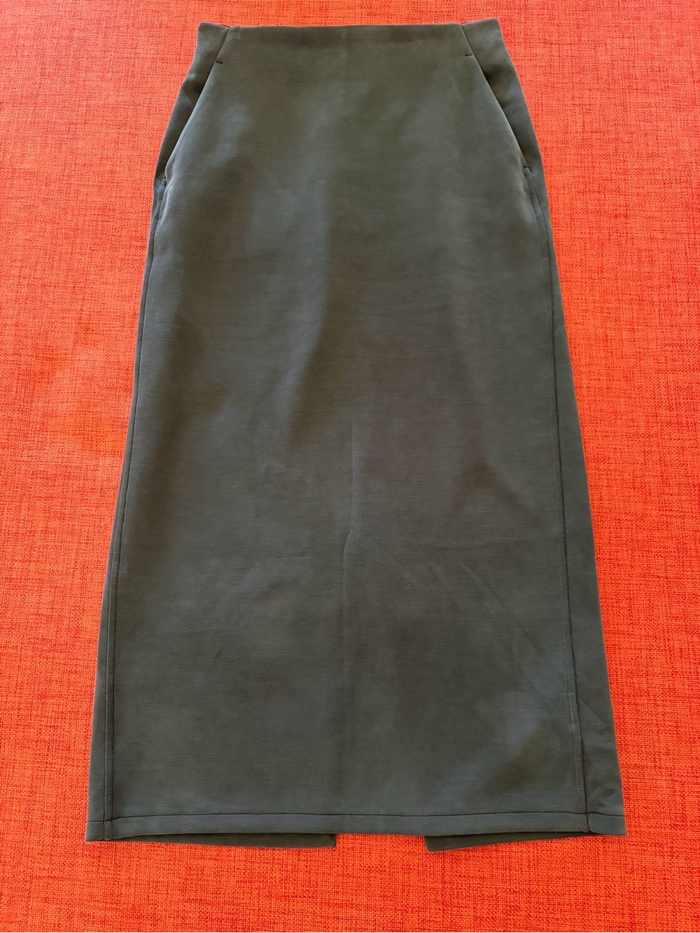 NWT lululemon athletica Black Softstream HR Midi Skirt Sz.2